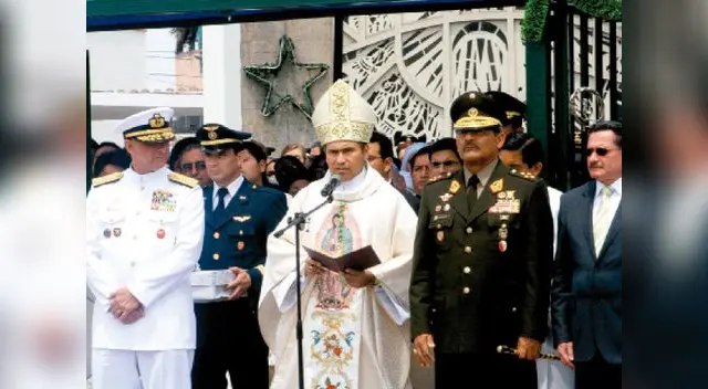 Abanto es obispo emérito. en la toma de abajo: alexandra ya puede sonreír.