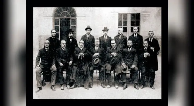 Toma nota: Sus representantes ofrecen un cuadro amargo y pesimista que pretende remover la conciencia nacional de España. 