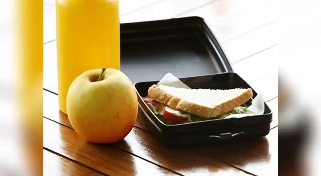 El secreto del chef: Si deseas que la tortilla sea más compacta, añade media cucharadita de harina.