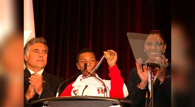 Parte de la delegación de Perú presentando a la ciudad de Lima como candidata a la sede de los Juegos Panamericanos.