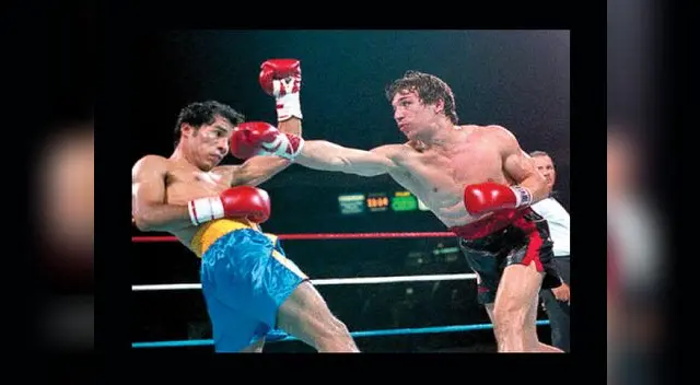 Mancini saca una derecha y romero intenta una defensa. Después llegará el nocaut. Mancini saca una derecha y romero intenta una defensa. Después llegará el nocaut.