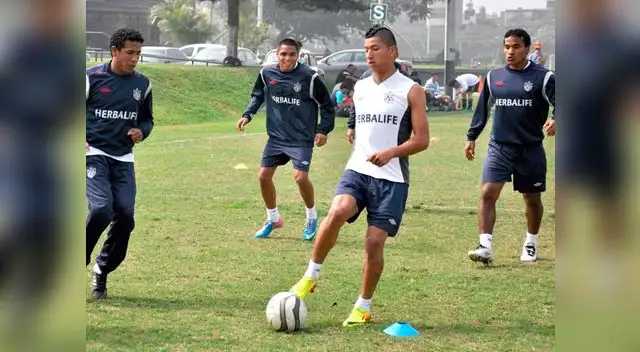 El DT Uribe lo calificó de buen chico. El DT Uribe lo calificó de buen chico.