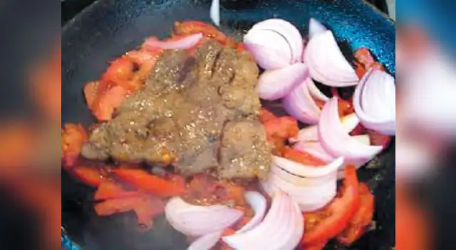 El secreto del chef: Al final, agrega al encebollado culantro y perejil finamente picados. El secreto del chef: Al final, agrega al encebollado culantro y perejil finamente picados.