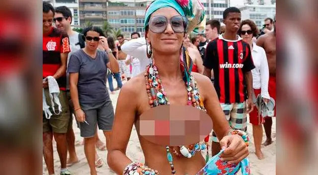 Garotas exigen legalizar los topless en la playa de Ipanema. Garotas exigen legalizar los topless en la playa de Ipanema.