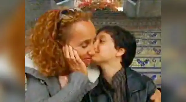 Reclama al cantante que venga.