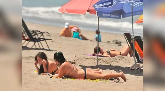 Especialista recomienda que las personas usen bloqueadores de acuerdo a su tipo de piel.