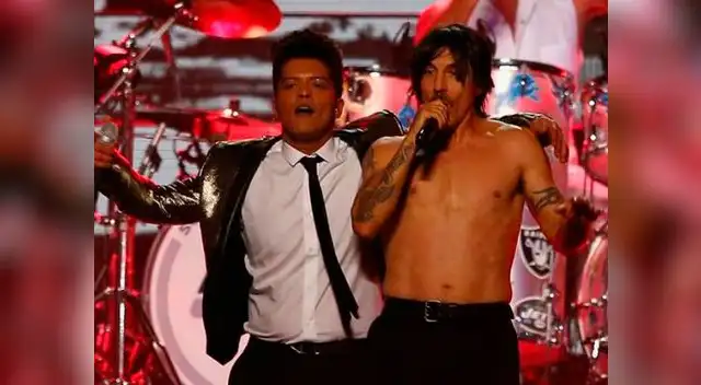 Bruno Mars y Red Hot Chilli Peppers realizaron tremenda presentación durante intermedio del Super Bowl.