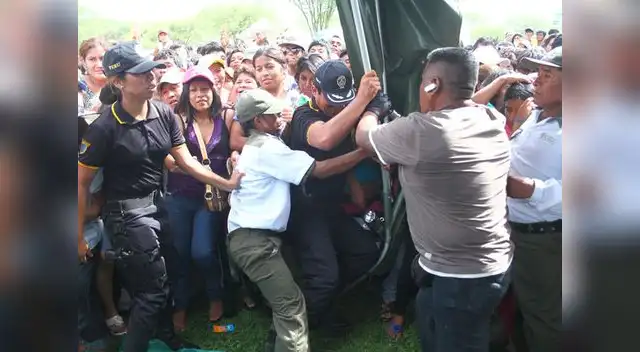 Desorden reinó en cementerio. Los empujones estuvieron a la orden del día y pudo ocurrir una desgracia.