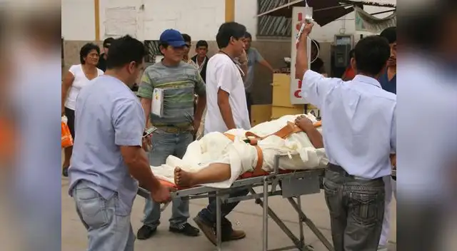 Fue llevado a hospital Hipólito Unanue pero falleció a los pocos minutos. Fue llevado a hospital Hipólito Unanue pero falleció a los pocos minutos.