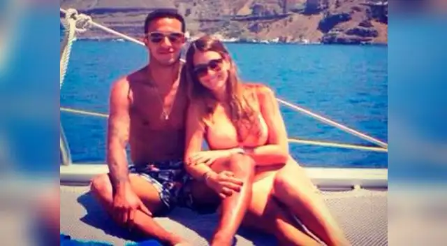 Thiago Alcántara del Bayern Múnich se consuela con su bella novia.