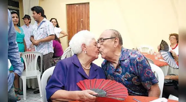 Óscar Avilés junto al amor su vida 