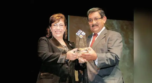 Eva Arias ha recibido varios reconocimientos por su labor profesional. 