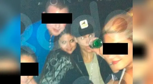 Foto muestra a Selena Gómez y Justin bieber fumando marihuana en una fiesta con amigos