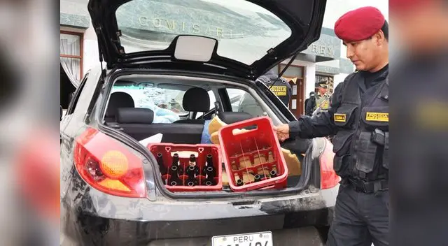 Cajas de cervezas vacías estaban en la maletera del siniestrado vehículo.