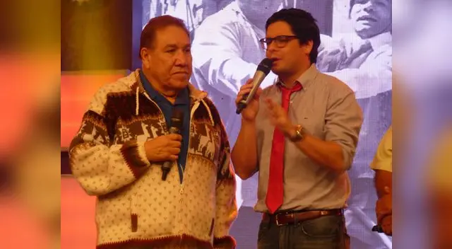 Está preocupado porque no tiene trabajo seguro.