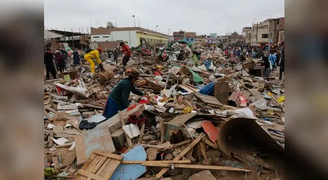 Tras el desalojo los comerciantes hicieron una olla común para almorzar. Tras el desalojo los comerciantes hicieron una olla común para almorzar.
