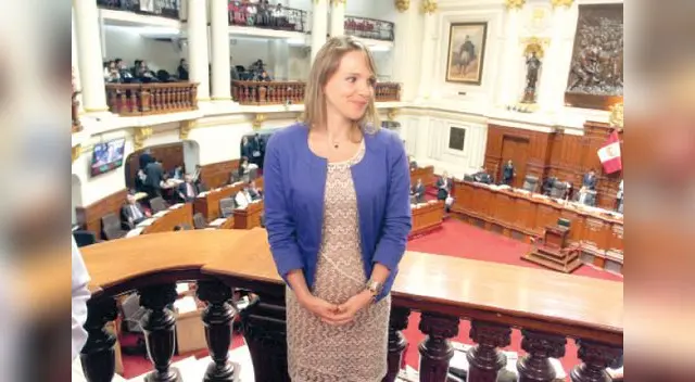 Lesgisladora dice que cuando sale los fines de semana, le invitan. Lesgisladora dice que cuando sale los fines de semana, le invitan.