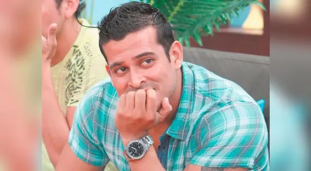 Fue por lana y salió trasquilado. 