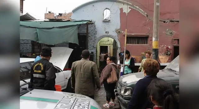 No pensó más que en su hijo y desafió al fuego. No pensó más que en su hijo y desafió al fuego.