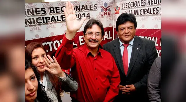 Enrique Cornejo agradecido con jóvenes limeños.