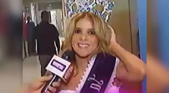 Feliz por su coronación en al aire. Feliz por su coronación en al aire.