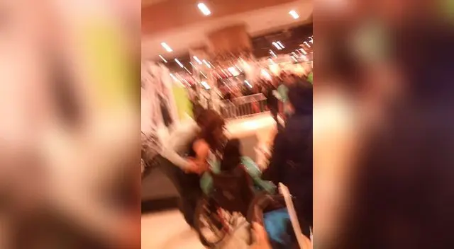 Angie Arizaga y Nicola Porcella en firma de autógrafos Angie Arizaga y Nicola Porcella en firma de autógrafos