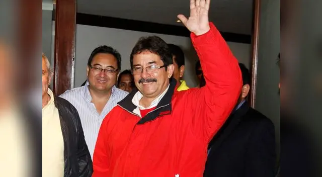 Enrique Cornejo comenzó el retiro de su propaganda política.