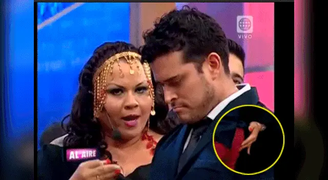 Vivian Arango pasó manos por nalgas de wachimán. Vivian Arango pasó manos por nalgas de wachimán.