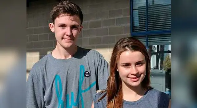 Debs Torr y Chris Dobson, los estudiantes que te piden 'orinar en a ducha'.