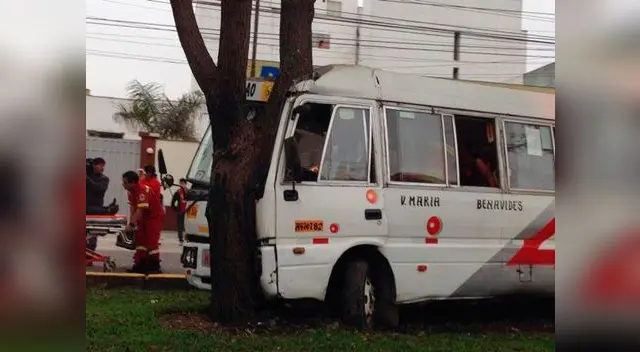 La parte delantera de la unidad quedó totalmente destrozada. La parte delantera de la unidad quedó totalmente destrozada.
