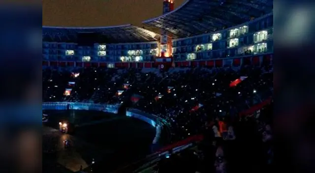 El público en las graderías hizo 'olas' en varias oportunidades. El público en las graderías hizo 'olas' en varias oportunidades.