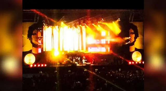 El concierto empezó a las 6 de la tarde y se prolongó hasta pasadas las 2 de la mañana El concierto empezó a las 6 de la tarde y se prolongó hasta pasadas las 2 de la mañana