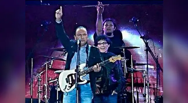 PSV junto a Río, quienes interpretaron 'Y es que sucede así' PSV junto a Río, quienes interpretaron 'Y es que sucede así'