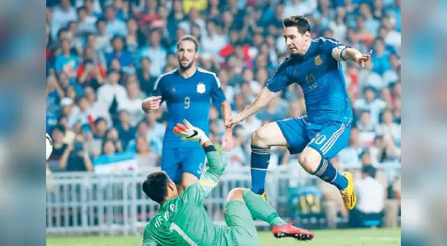 Messi ingresó faltando 30 minutos y se apuntó con dos goles. Messi ingresó faltando 30 minutos y se apuntó con dos goles.