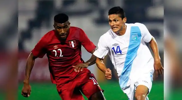 Carlos Ascues, el goleador del partido. 