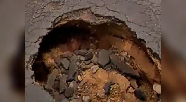 Este hoyo causa gran preocupación a transeúntes en La Victoria.