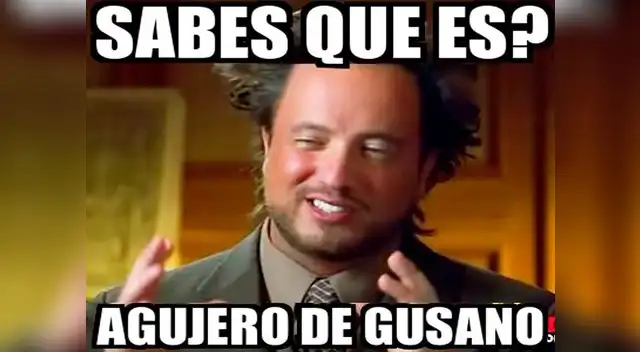 Memes se ríen de agujero en pista de La Victoria