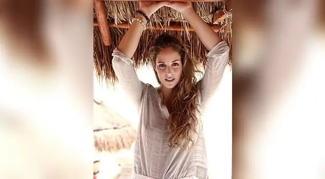 Durante la producción fotográfica lució diferentes atuendos.