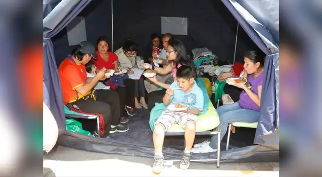 Damnificados en plena plaza dos de mayo. Quieren ser reubicados.