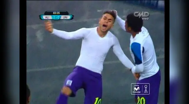 Víctor Cedrón festeja gol. Víctor Cedrón festeja gol.