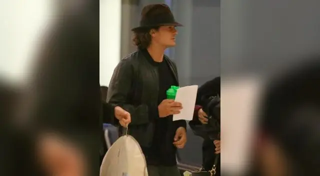 Selena Gómez y Orlando Bloom son captados juntos por paparazzi en aeropuerto. Selena Gómez y Orlando Bloom son captados juntos por paparazzi en aeropuerto.