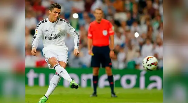Cristiano Ronaldo anotó el primer gol en el 3 a 0 del Real Madrid al Liverpool en Anfield.