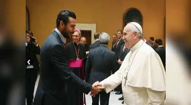 Claudio Pizarro visitó al Papa Francisco en el Vaticano. Claudio Pizarro visitó al Papa Francisco en el Vaticano.