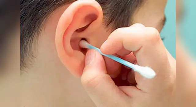 Limpiarse los oídos con palitos. Limpiarse los oídos con palitos.