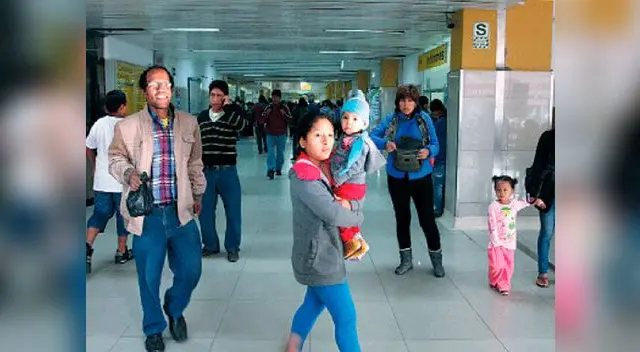 Trabajadores del Minsa acatan huelga (imagen referencial)