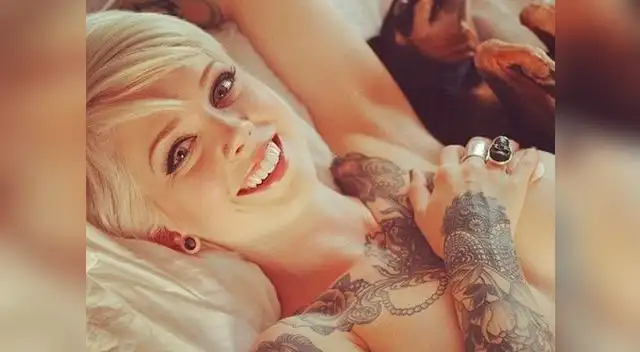  Sarah X Mills, la chica que 'mueve los senos al ritmo de Mozart'