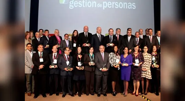 Jockey Plaza recibe por segunda vez galardón a mejor centro comercial para trabajar. Jockey Plaza recibe por segunda vez galardón a mejor centro comercial para trabajar.