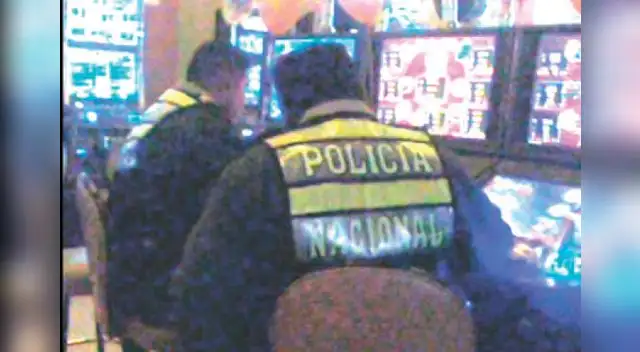 FUERON SORPRENDIDOS DENTRO DEL LOCAL GAME FARGO EN EL CENTRO DE HUACHO.