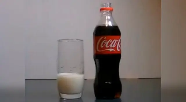 Este es el resultado de agregar leche a la Coca Cola.