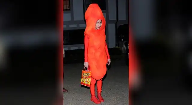 Katy Perry y su curioso disfraz de 'cheeto' por Halloween